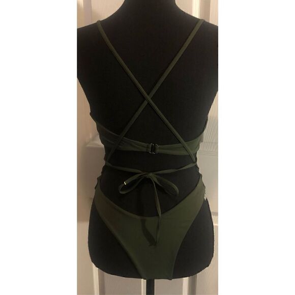 Qinsen Swimsuit Size Medium - Picture 4 of 5